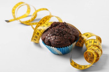 Santimetre ile çikolatalı kek