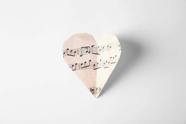 Coeur de papier avec notes de musique — Photo