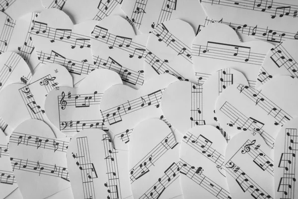 Kağıt kalpleri ile müzik notlar — Stok fotoğraf