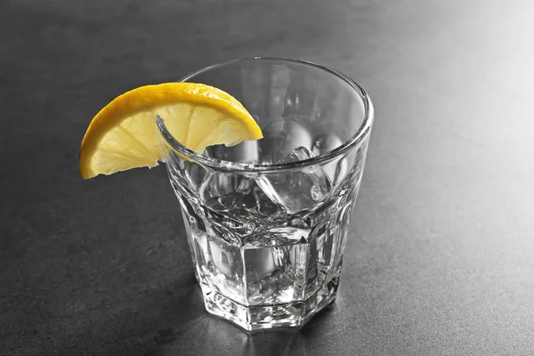 Vodka s citronem a ledem — Stock fotografie