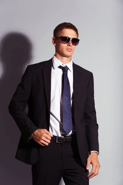 Portrait of elegant man in sunglasses — Stock Photo, Image