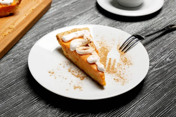 Delicious pumpkin cake — Stock Photo, Image