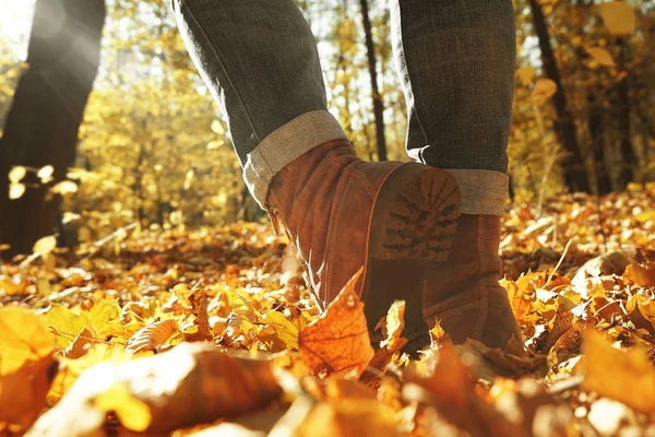 Legs of woman walking in autumn park — Stock Photo, Image