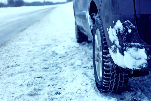 Neumáticos de invierno coche —  Fotos de Stock