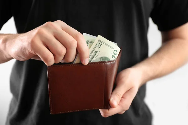 Hombre contando dinero — Foto de Stock