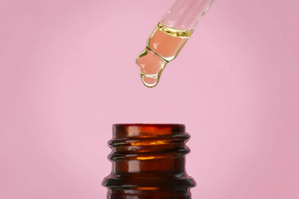 Pipetou s aroma olejem a láhev — Stock fotografie