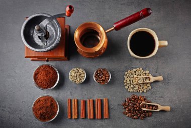 Kahve düz kompozisyon yatıyordu