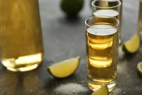 Ouro tiros de tequila — Fotografia de Stock