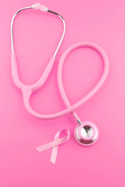 Růžový stetoskop na růžové — Stock fotografie