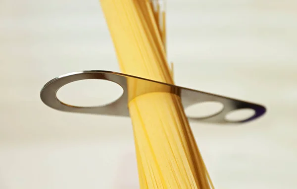 Spaghetti with measuring stick — Stock Photo, Image