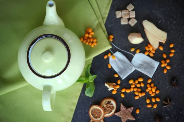 Ingredientes de té fresco con servilleta — Foto de Stock