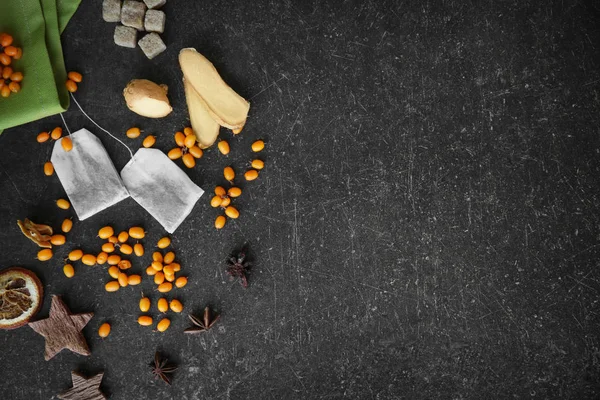 Taze çay maddeler peçete ile