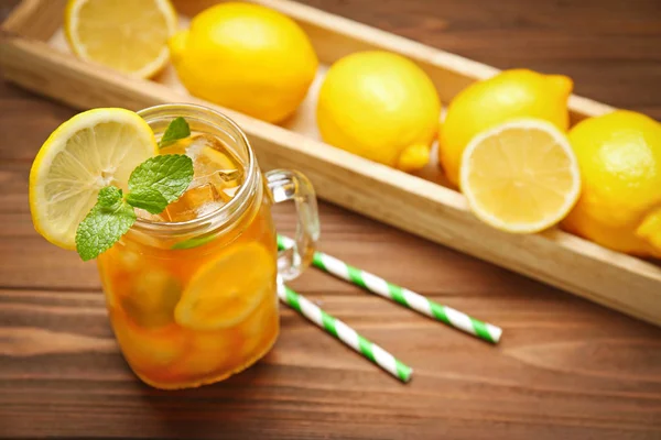 Iced tea with lemon — Stock Photo, Image