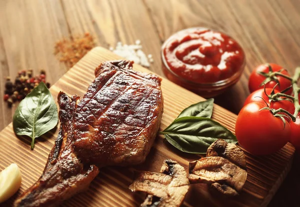 Carne grelhada com especiarias — Fotografia de Stock