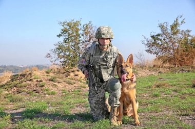 Asker askeri atış poligonu, Alman çoban köpeği ile