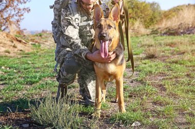 Asker askeri atış poligonu, Alman çoban köpeği ile