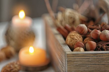 Beyaz ahşap kompozisyonu