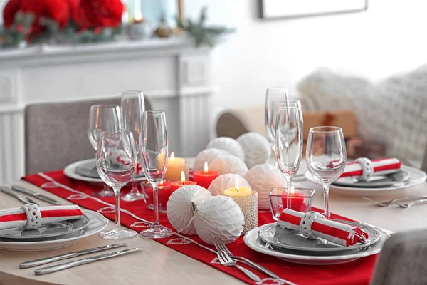 Stůl sloužící k vánoční večeři — Stock fotografie