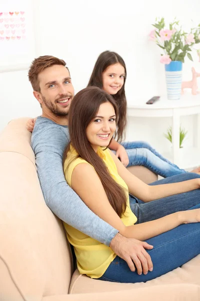 Happy family on couch — Stock Photo, Image