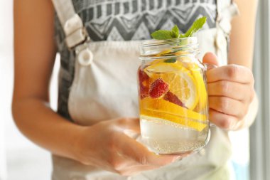 Meyve suyuyla yenileniyor