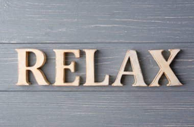 Word Relax ahşap harflerin 
