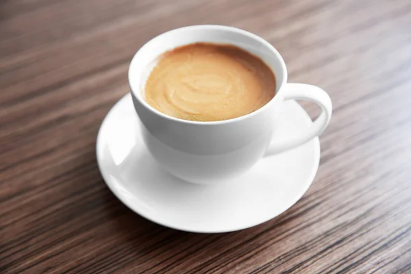 Чашка з гарячою кавою — стокове фото