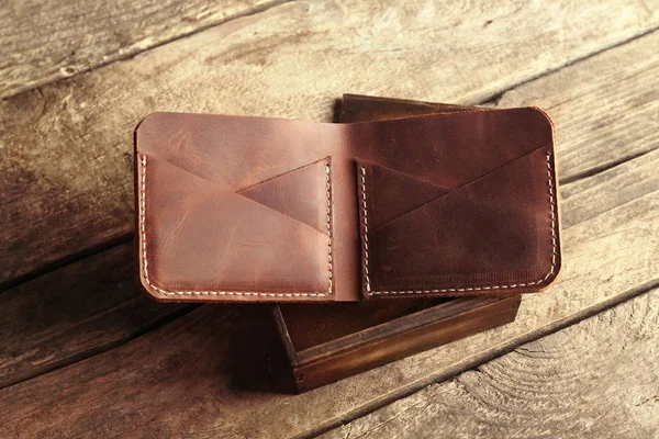 Шкіряний гаманець для чоловіка — стокове фото