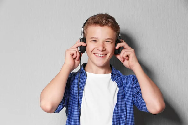 Boy Escuchar música —  Fotos de Stock