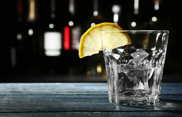 Vodka with lemon and ice — Stock Photo, Image