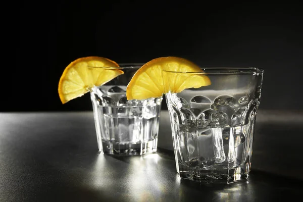 Wodka met citroen en ijs — Stockfoto