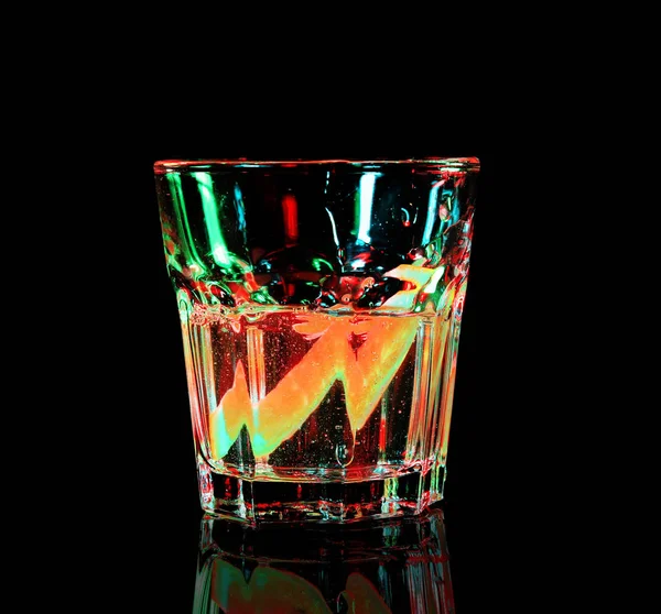 Cocktail colorato con spruzzi — Foto Stock