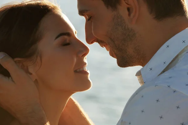Couple kissing on sea background — Stock Photo, Image