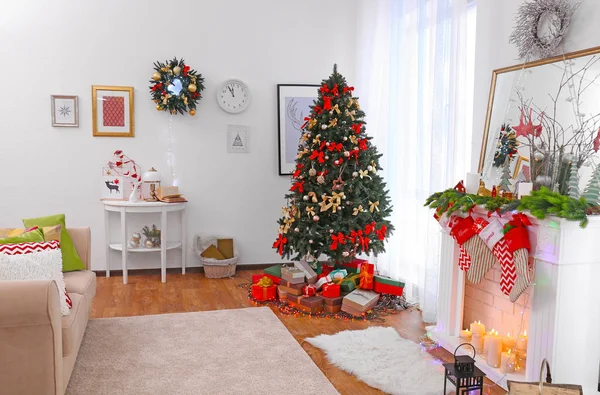 Obývací pokoj zařízený k Vánocům — Stock fotografie
