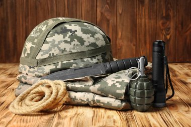 Askeri kıyafet kümesi