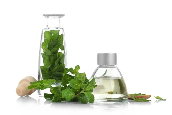 Aceite esencial con menta — Foto de Stock