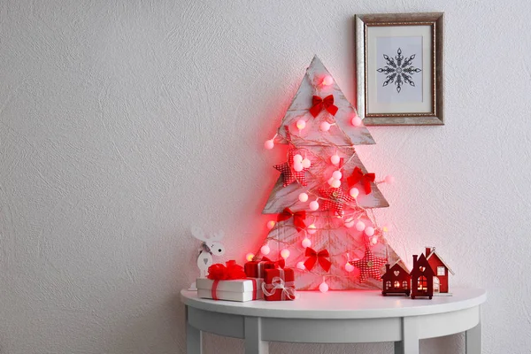 Geschmückter, handgemachter Weihnachtsbaum — Stockfoto