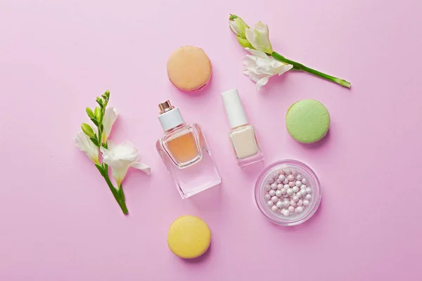 Make-up Kosmetik mit Macarons — Stockfoto