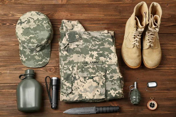 Askeri kıyafet kümesi