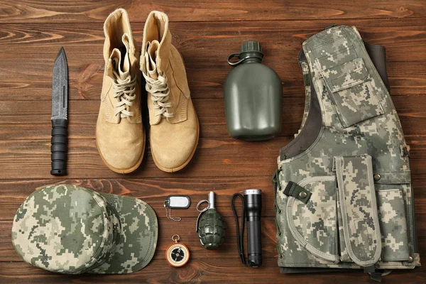 Askeri kıyafet kümesi