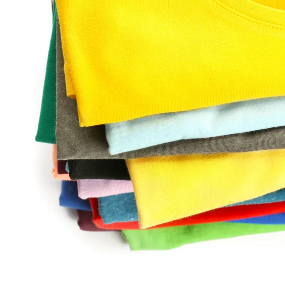 Stapel kleurrijke t-shirts — Stockfoto