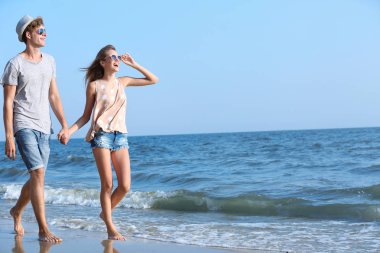 sahil üzerinde yürüme Çift