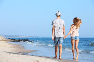 sahil üzerinde yürüme Çift