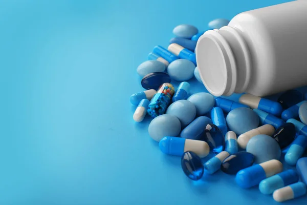 Hromadu modré pilulky — Stock fotografie