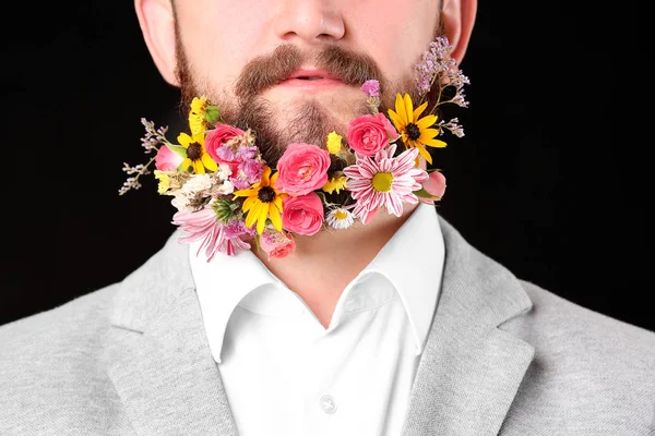 Man met baard van bloemen — Stockfoto