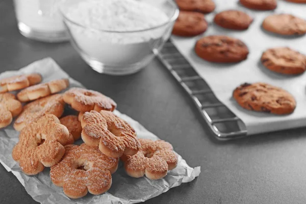 Biscoitos acabados de fazer — Fotografia de Stock