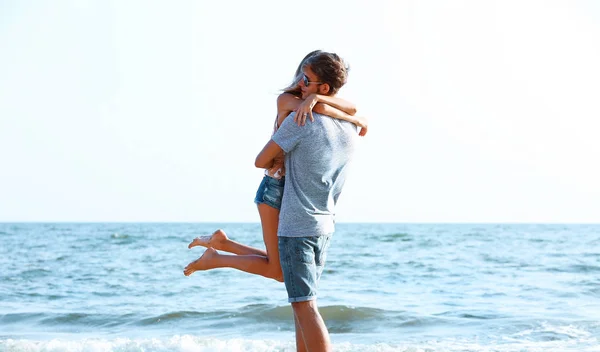 Couple sur fond de mer — Photo