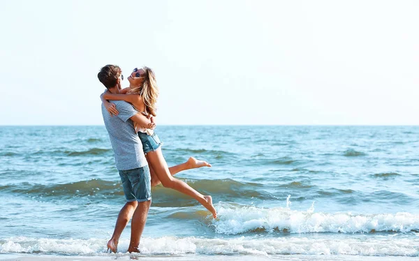 Couple on sea background — Stock Photo, Image