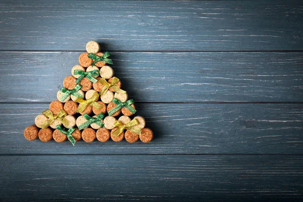 Árbol de Navidad hecho de tapones de corcho — Foto de Stock