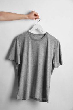 boş gri t-shirt 