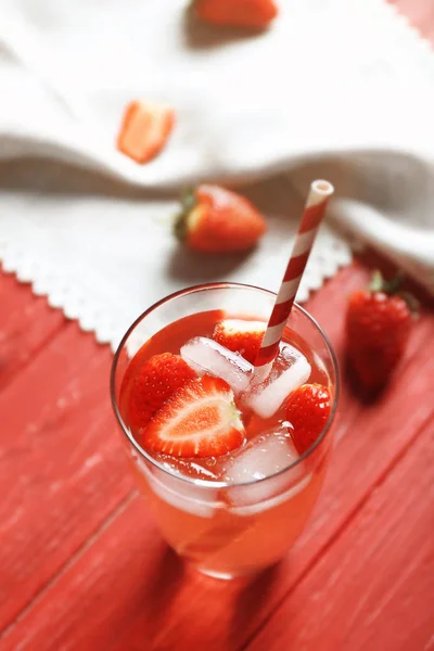 Vaso de bebida de fresa —  Fotos de Stock